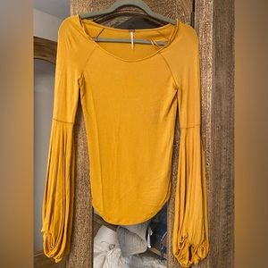 Boho style billow sleeve fitted top